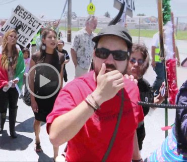 Colectivo Todo Poder al Pueblo member on bullhorn: "How do you spell murderer?"  Crowd replies: "S-P-D"  Woman monitoring the march while wearing a white armband and yellow backpack walks up to demonstrator on bullhorn and says: "Watch your language. Watch your language, okay." see below video at 4:08)
